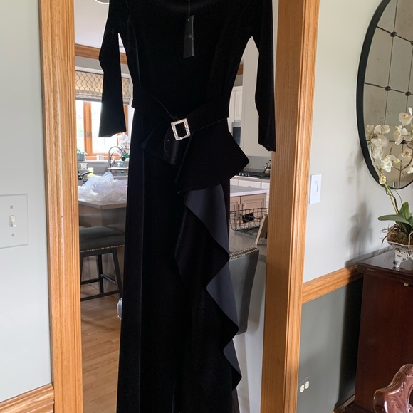 Floor length Black velvet dress - Picture 9 of 12
